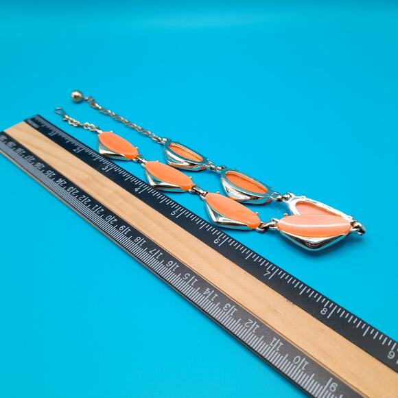 Vintage Orange Lucite Choker Necklace, Gold Tone, 1950s Vintage Jewelry - Picture 7 of 10